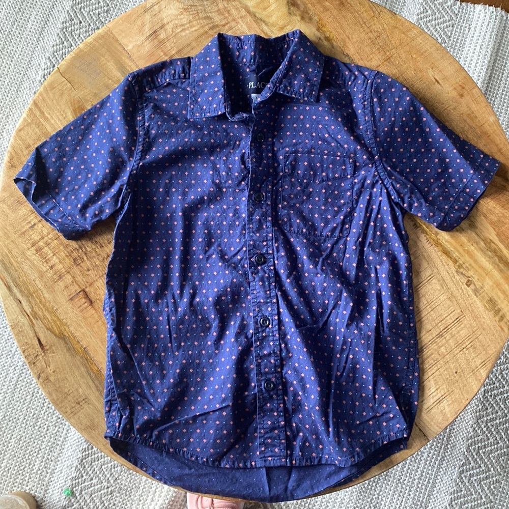 Childrens place size 7/8 (M). Button down short sleeve